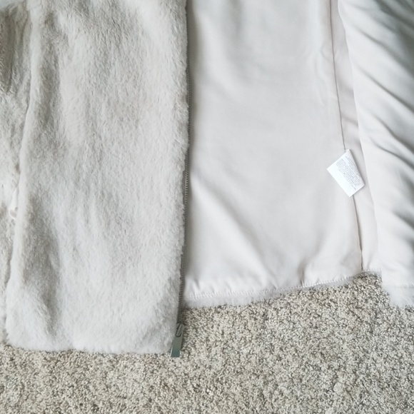 Faux Fur Vest - Picture 4 of 4